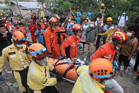 Thêm một thai phụ được giải cứu sau động đất Myanmar - Ảnh 5. Cứu sống một thai phụ ở tâm động đất Myanmar - Ảnh 5.