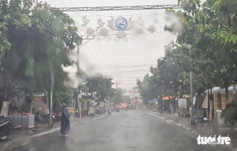 Miền Tây có 'mưa vàng' giải nhiệt sau nhiều ngày nắng đổ lửa - Ảnh 1.