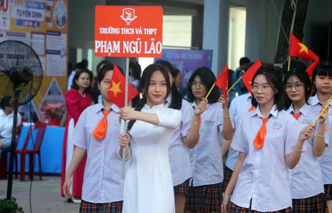 Miễn học phí cho học sinh trường công, Bộ Giáo dục đề xuất mức hỗ trợ cho trường dân lập, tư thục - Ảnh 1. học phí - Ảnh 1.
