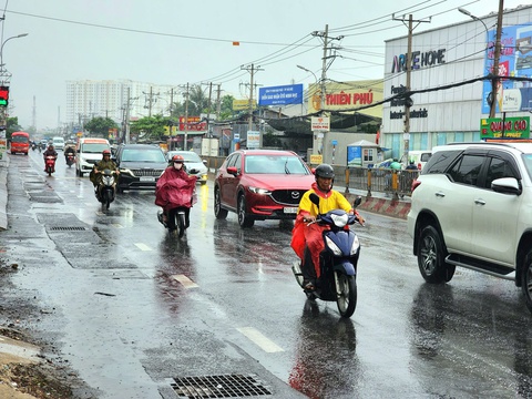 Thời tiết hôm nay 1-4: Bắc Bộ hửng nắng, Nam Bộ có nơi mưa to - Ảnh 1.
