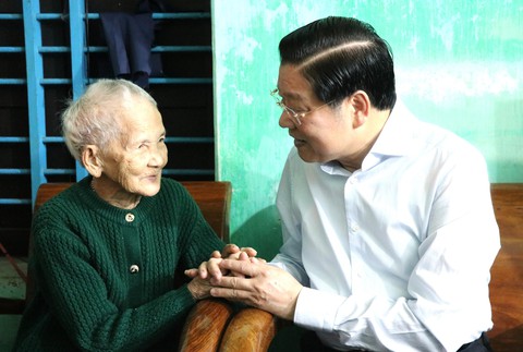 Lãnh đạo Đảng thăm, tặng quà nhân chứng lịch sử, gia đình chính sách - Ảnh 2. nhân chứng lịch sử - Ảnh 2.