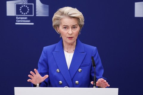 EU đẩy mạnh chi tiêu quốc phòng giữa bất định từ ông Trump - Ảnh 1. EU tăng cường phòng thủ trước ông Trump khó đoán - Ảnh 1.
