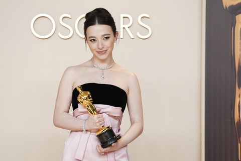 Mikey Madison: Từ 'lọ lem' chuồng ngựa đến 'nữ hoàng' Oscar - Ảnh 1. Mikey Madison: Từ 'lọ lem' chuồng ngựa đến 'nữ hoàng' Oscar - Ảnh 1.