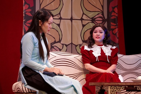 Phận người phụ nữ trên sân khấu kịch ngày 8-3 - Ảnh 1. Phận người phụ nữ trên sân khấu kịch - Ảnh 2.
