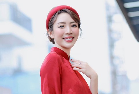 Thu Trang phủ nhận truyền thông bẩn; Hồng Loan mời khán giả dự đám giỗ Vũ Linh - Ảnh 1. Hồng Loan mời khán giả dự đám giỗ Vũ Linh - Ảnh 1.