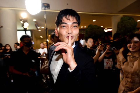 Sau Chị dâu, Khương Ngọc làm đạo diễn phim Cục vàng của ngoại; Lee Jun Ki phủ nhận trốn thuế - Ảnh 1. Sau Chị dâu, Khương Ngọc làm đạo diễn phim Cục vàng của ngoại; Lee Jun Ki phủ nhận trốn thuế - Ảnh 1.