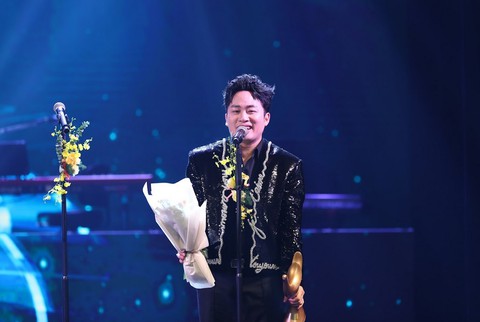 Giải Cống hiến 2025: Tùng Dương vững ngôi vương, Soobin lập 'hat-trick' - Ảnh 1. Giải Cống hiến 2025: Tùng Dương vững ngôi vương, Soobin lập 'hat-trick' - Ảnh 1.