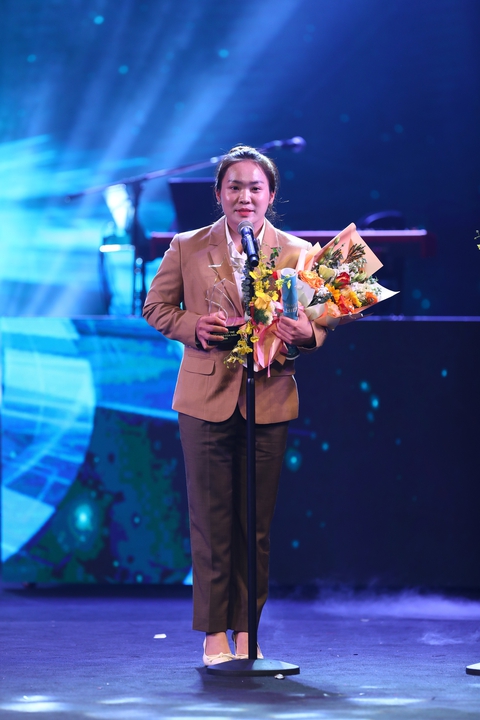 Giải Cống hiến 2025: Tùng Dương vững ngôi vương, Soobin lập 'hat-trick' - Ảnh 13. Giải Cống hiến 2025: Tùng Dương vững ngôi vương, Soobin lập 'hat-trick' - Ảnh 13.