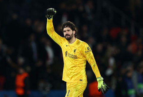 Màn trình diễn đỉnh cao của Szczesny và Alisson - Ảnh 3.