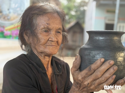 Gìn vàng giữ ngọc nghề gốm cổ Yang Tao - Ảnh 2. Gìn vàng giữ ngọc nghề gốm cổ Yang Tao - Ảnh 2.