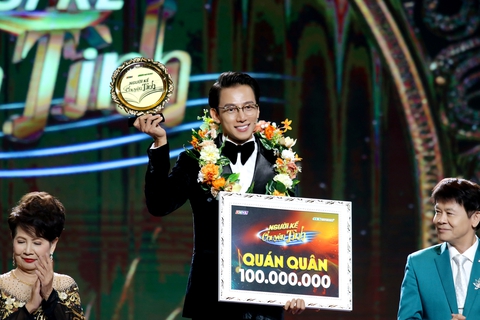 Trần Minh Dũng đăng quang Người kể chuyện tình mùa 8 - Ảnh 1. Trần Minh Dũng đăng quang Người kể chuyện tình mùa 8 - Ảnh 1.