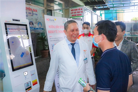 Khám chữa bệnh tiện lợi hơn với Kiosk thông minh HDBank - Ảnh 1.