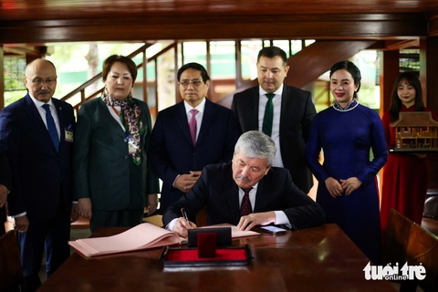 Thủ tướng Phạm Minh Chính và thủ tướng Kyrgyzstan tự tay pha và thưởng thức cà phê phin Việt Nam - Ảnh 5.