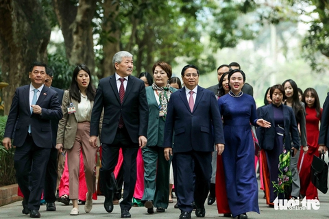 Thủ tướng Phạm Minh Chính và thủ tướng Kyrgyzstan tự tay pha và thưởng thức cà phê phin Việt Nam - Ảnh 7.