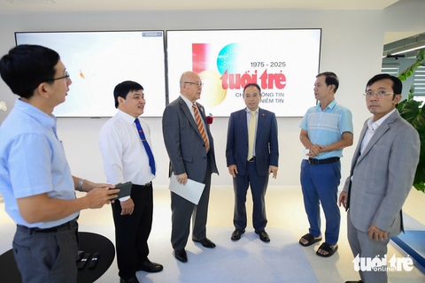 Cố vấn đặc biệt Liên minh hữu nghị Nhật - Việt thăm báo Tuổi Trẻ - Ảnh 4. Cố vấn đặc biệt Liên minh hữu nghị Nhật - Việt thăm báo Tuổi Trẻ - Ảnh 4.