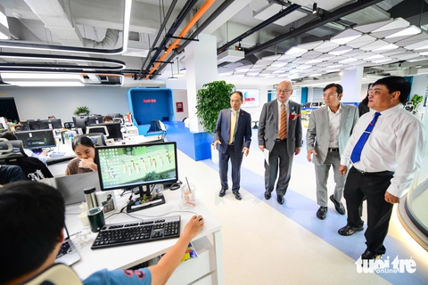 Cố vấn đặc biệt Liên minh hữu nghị Nhật - Việt thăm báo Tuổi Trẻ - Ảnh 5. Cố vấn đặc biệt Liên minh hữu nghị Nhật - Việt thăm báo Tuổi Trẻ - Ảnh 5.
