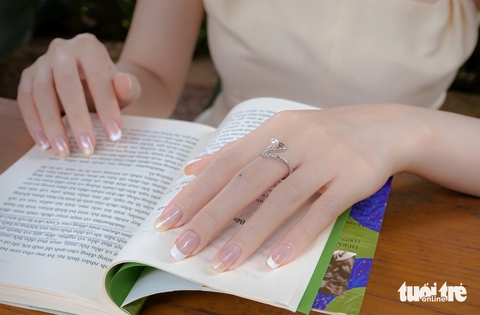 Kiếm tiền bằng nghề độc lạ hổng giống ai - Kỳ 2: Hái ra tiền nhờ làm mẫu... ngón tay - Ảnh 3. Kiếm tiền bằng nghề độc lạ hổng giống ai - Kỳ 2: Hái ra tiền nhờ làm mẫu... ngón tay - Ảnh 2.