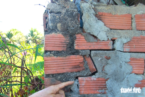 Sau 10 năm, hàng chục hộ dân bị nứt nhà do thi công mở rộng quốc lộ 1... sắp được hỗ trợ - Ảnh 2.