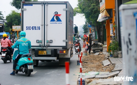 Vỉa hè TP.HCM ‘thay áo mới’, liệu có bền lâu hay lại bị chiếm dụng? - Ảnh 5.