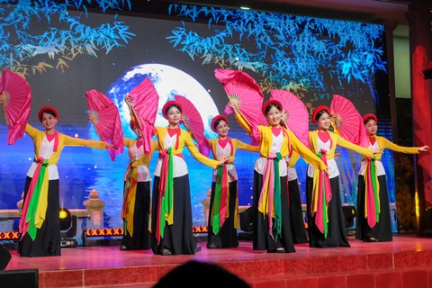 Miễn phí xe buýt tham quan Bắc Ninh - Ảnh 1. Miễn phí xe buýt tham quan Bắc Ninh - Ảnh 1.