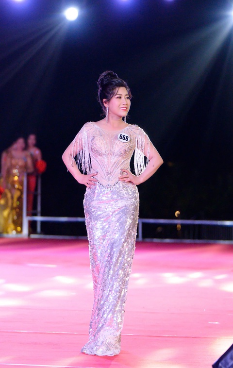 Lê Thị Hạnh đăng quang Hoa hậu Doanh nhân Hoàn vũ Việt Nam đúng ngày Quốc tế Phụ nữ - Ảnh 4. Lê Thị Hạnh đăng quang Hoa hậu Doanh nhân Hoàn vũ Việt Nam đúng ngày Quốc tế Phụ nữ - Ảnh 4.