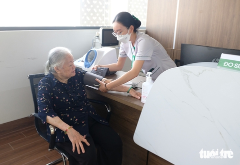 Ngày 8-3, NSND Kim Cương thực hiện điều ý nghĩa cho nghệ sĩ khó khăn - Ảnh 3. Ngày 8-3, NSND Kim Cương thực hiện điều ý nghĩa cho nghệ sĩ khó khăn - Ảnh 2.