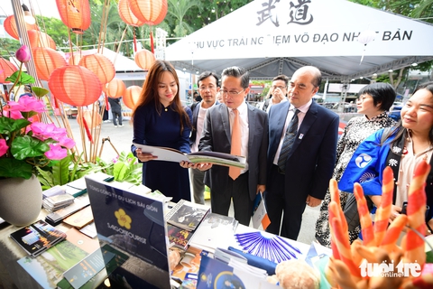 Nhiều hoạt động trải nghiệm tại Lễ hội Việt - Nhật 2025 - Ảnh 6. Nhiều hoạt động trải nghiệm tại Lễ hội Việt - Nhật 2025 - Ảnh 6.