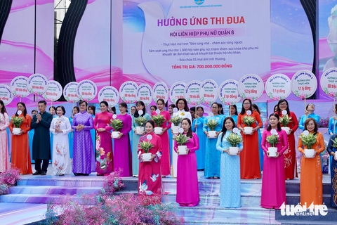 Lễ hội Áo dài TP.HCM - Ảnh 3. Cả ngàn người mặc cổ phục diễu hành trên đường phố TP.HCM nhân lễ hội áo dài - Ảnh 7.