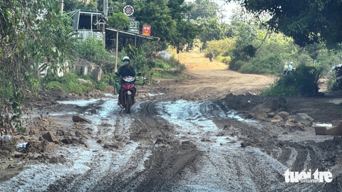 Bộ thúc tiến độ dự án đội vốn, sai phạm, địa phương kêu khó - Ảnh 2.