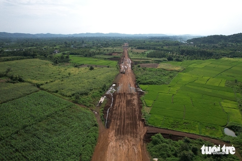 Bộ thúc tiến độ dự án đội vốn, có sai phạm, địa phương kêu khó - Ảnh 4.