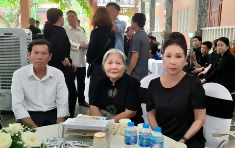 Đoàn phim Dù gió có thổi kể những ký ức đẹp về Quý Bình - Ảnh 1. Tim tôi như ai bóp nghẹn khi con trai Quý Bình gọi ba ơi - Ảnh 1.