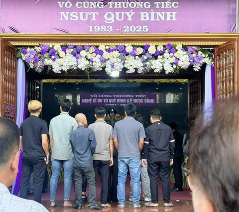 Tim tôi như ai bóp nghẹn khi con trai Quý Bình gọi ba ơi - Ảnh 3. Tim tôi như ai bóp nghẹn khi con trai Quý Bình gọi ba ơi - Ảnh 2.