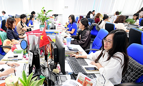 Phụ nữ hiện đại: gánh vác hay gánh... vui? - Ảnh 1. Phụ nữ hiện đại: gánh vác hay gánh... vui? - Ảnh 1.