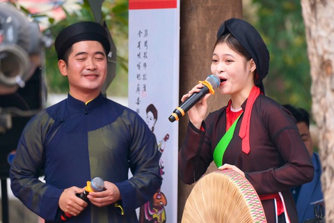 Mở 2 tour du lịch miễn phí, thoải mái check-in các địa danh trong MV 'Bắc Bling' - Ảnh 1. Mở 2 tour du lịch miễn phí, thoải mái check-in các địa danh trong MV 'Bắc Bling' - Ảnh 1.