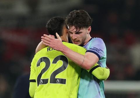 Hòa Man United, Arsenal hết mơ vô địch Premier League - Ảnh 1.