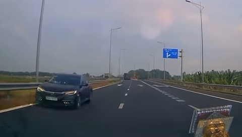 Xác minh clip ô tô chạy ngược chiều trên đường dẫn cao tốc Phan Thiết - Dầu Giây - Ảnh 1.