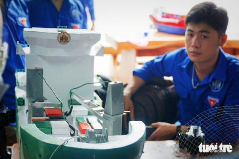 Sinh viên Nha Trang đua tàu thủy tự chế, vận chuyển hàng hóa trên mô hình bến cảng - Ảnh 1. Sinh viên Nha Trang đua tàu thủy tự chế, vận chuyển hàng hóa trên mô hình bến cảng - Ảnh 1.