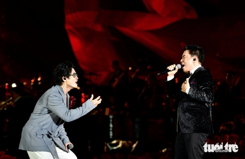 Hà Anh Tuấn tắt tiếng ngay trước concert 10.000 khán giả, phải khẩn cầu được hát - Ảnh 3. Hà Anh Tuấn tắt tiếng ngay trước concert 10.000 khán giả, phải khẩn cầu được hát - Ảnh 3.