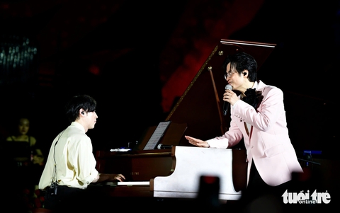 Hà Anh Tuấn tắt tiếng ngay trước concert 10.000 khán giả, phải khẩn cầu được hát - Ảnh 4. Hà Anh Tuấn tắt tiếng ngay trước concert 10.000 khán giả, phải khẩn cầu được hát - Ảnh 4.