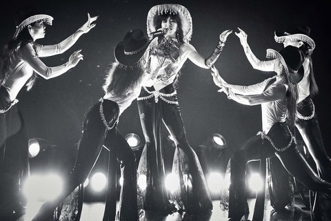 Đinh Hương được ví là Beyoncé phiên bản Việt với 'Black Magic Woman' - Ảnh 3.