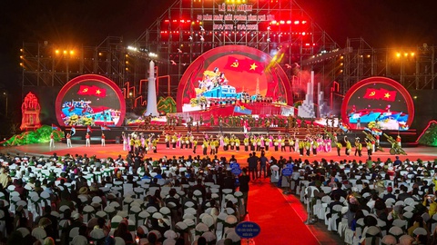 Phú Yên đón nhận Huân chương Lao động hạng nhất - Ảnh 1.