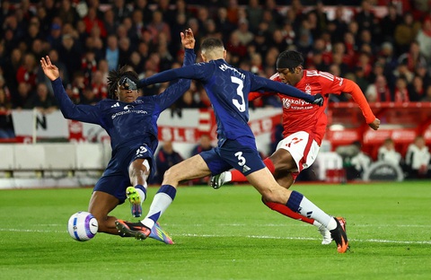 Cầu thủ cũ cho Man United nếm mùi cay đắng - Ảnh 3.