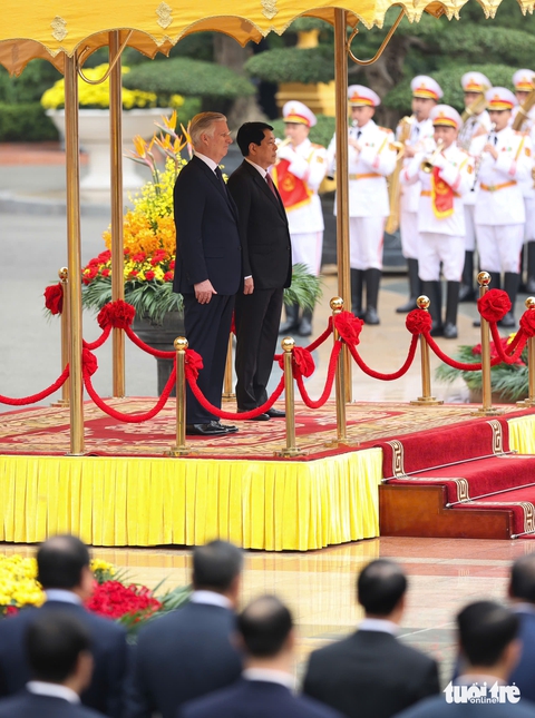 Nhà vua Bỉ - Ảnh 4.