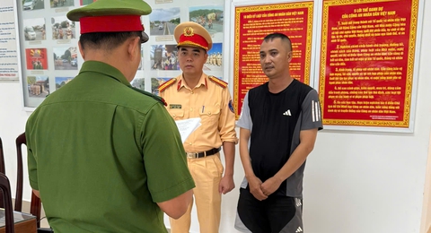 Chưa va chạm đã dùng gậy bóng chày đánh người, sai chồng sai - Ảnh 1. đánh người - Ảnh 1.