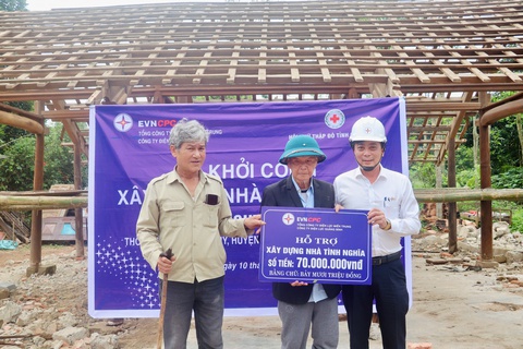 Điện lực Quảng Bình xây nhà tình nghĩa cho gia đình có công với cách mạng - Ảnh 2.