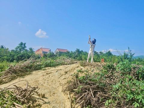 bùn phun trào - Ảnh 1.