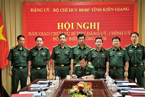 Đại tá Doãn Đình Tránh phụ trách chính ủy Bộ đội biên phòng Kiên Giang - Ảnh 1.