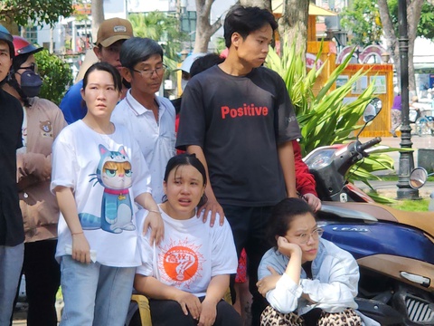 Cháy nhà trong hẻm khiến 4 người chết, vẫn chưa tìm thấy hết thi thể - Ảnh 4. cháy nhà - Ảnh 4.