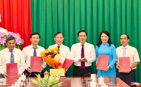 Bổ nhiệm tổng biên tập, các phó tổng biên tập Báo và Đài phát thanh - truyền hình Ninh Thuận - Ảnh 1.