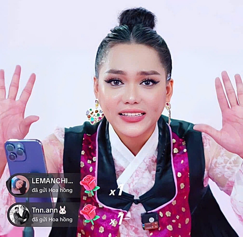 Khi YouTuber, TikToker kiếm tiền bất chấp - Ảnh 5. Khi YouTuber, TikToker kiếm tiền bất chấp - Ảnh 5.